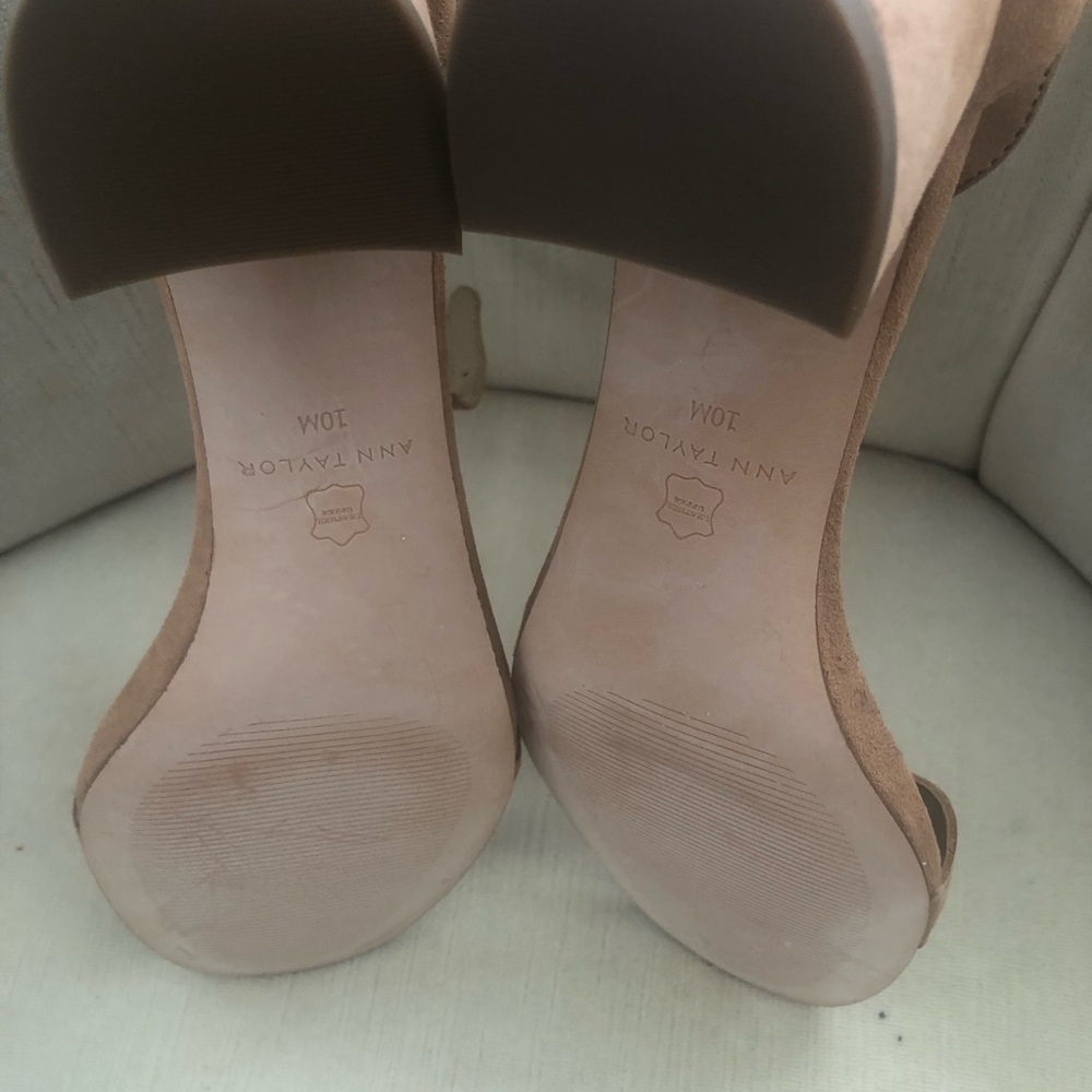 Ann Taylor Chunky 2 1/2 inches, Sand color heels New never worn still in box. - Picture 2 of 6